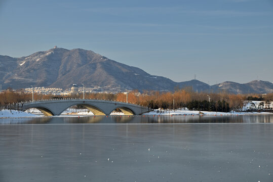 河北省石家庄市龙泉湖公园雪景