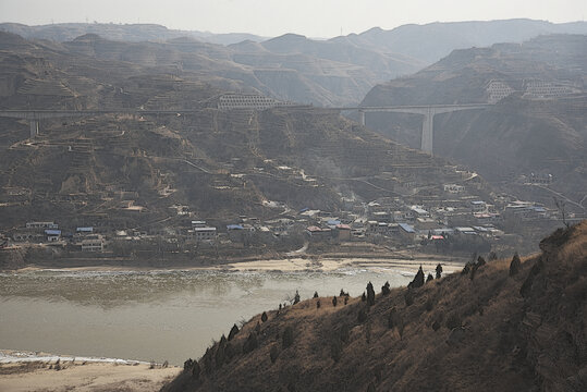 黄河两岸