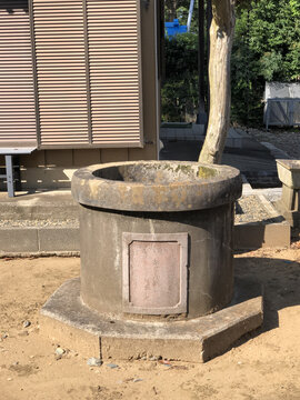 日本神社里的古井