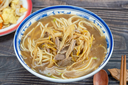 黄花菜瘦肉面