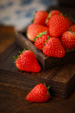 一盘子草莓