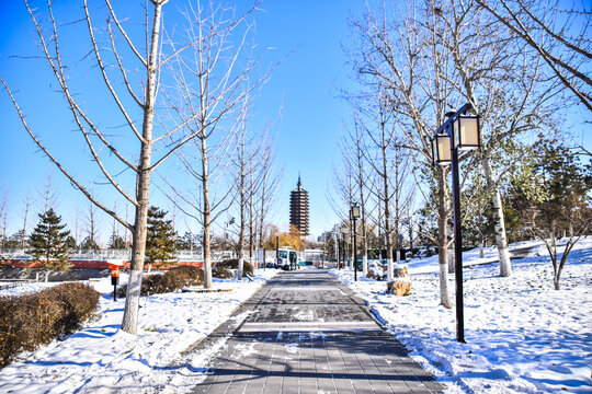 雪后燃灯塔