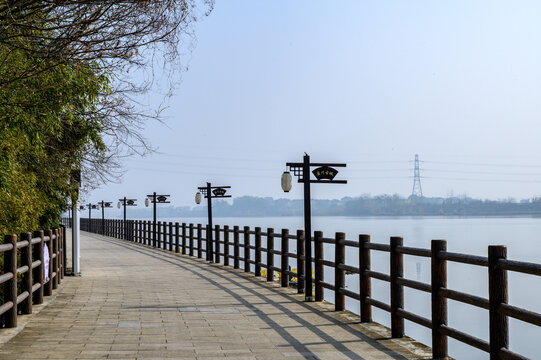 盈川古城的河滨栈道