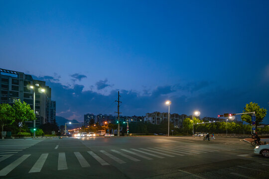 黄岛区东岳路与毛家山路交叉口