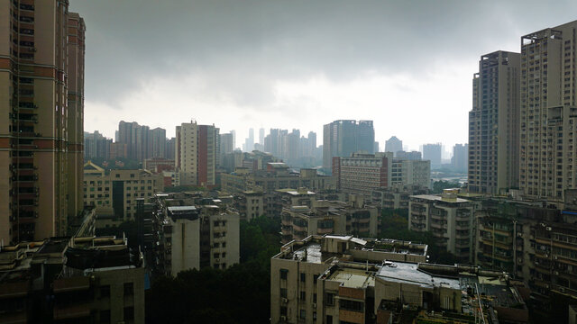 暴雨中的城市