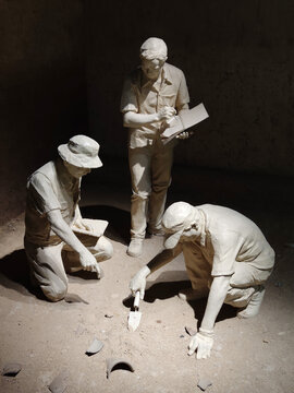 地质勘探考古测量雕像