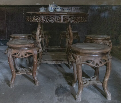 木雕桌子凳子