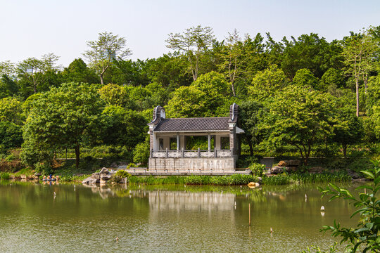 青秀山公园状元泉凉亭