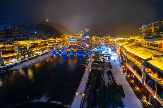 古城雪景夜色