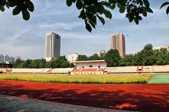 郑州大学校园操场