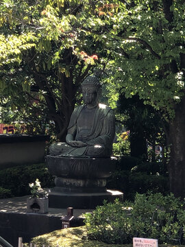 日本东京浅草寺内的佛像