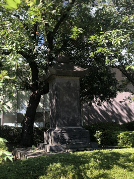 东京浅草寺内的日式佛塔