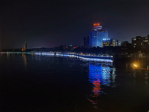 江畔夜景