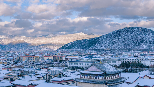 云南香格里拉独克宗古城雪后风景