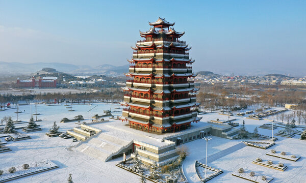 山东枣庄山亭区翼云阁广场雪景