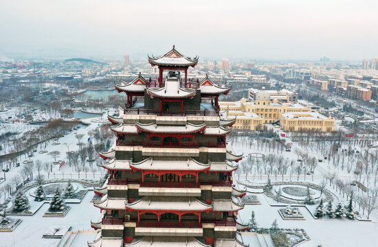 山东枣庄山亭区翼云阁广场雪景