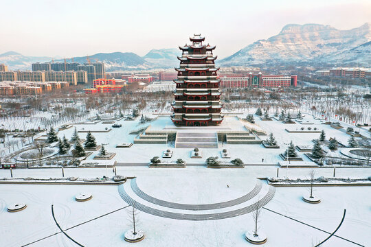 山东枣庄山亭区翼云阁广场雪景