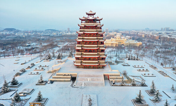 山东枣庄山亭区翼云阁广场雪景