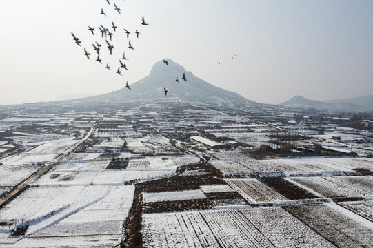 航拍太皇崮梯田雪景