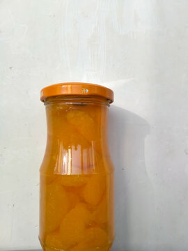 一瓶橘子罐头