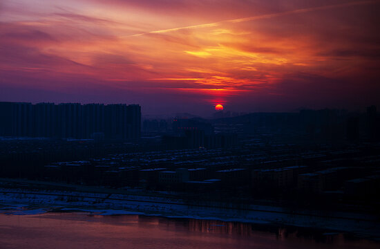 初春夕阳红