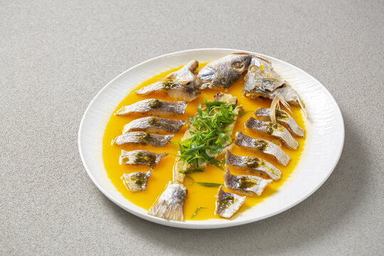鮮花椒蒸黃魚