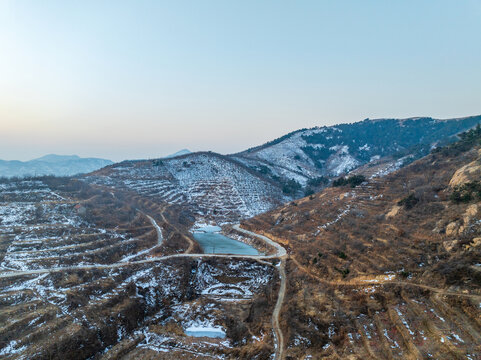 航拍沂蒙山区的乡村