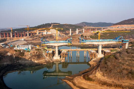 沪渝蓉高铁建设工地湖北荆门段