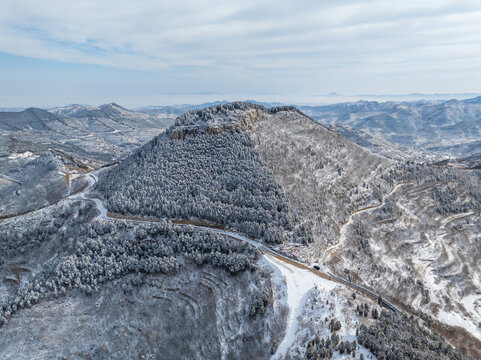 济南彩西路劈山雪景