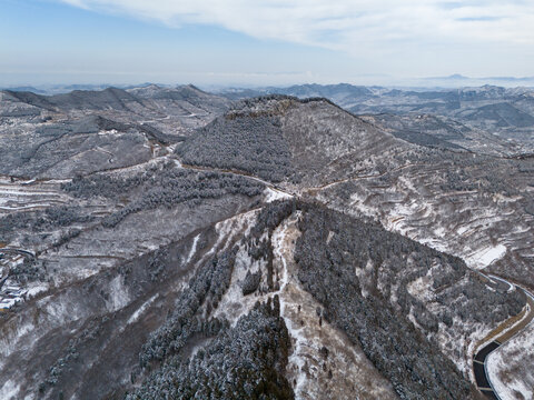 济南彩西路劈山雪景