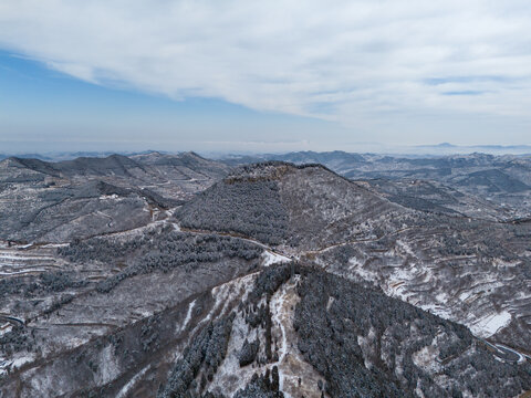 济南彩西路劈山雪景