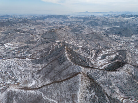 济南彩西路劈山雪景