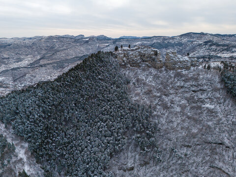 济南彩西路劈山雪景