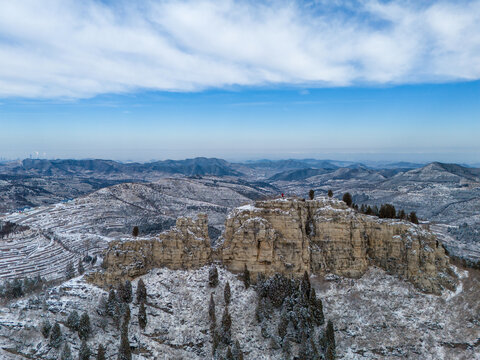 济南彩西路劈山雪景