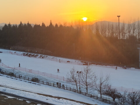 夕阳雪景