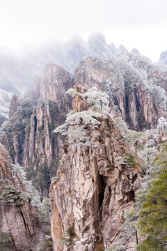 黄山景区的群山美景户外风光