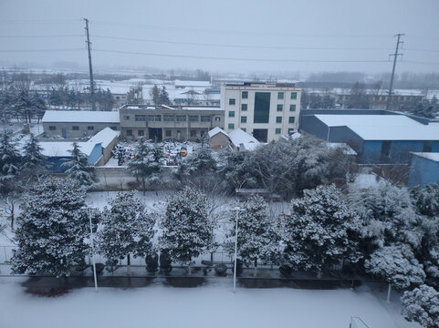 雪后厂区