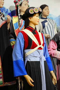 纳西族传统服饰