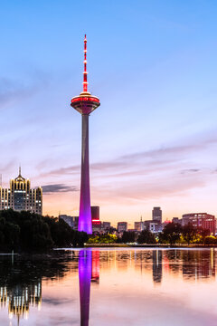 中国沈阳青年公园彩电塔夜景