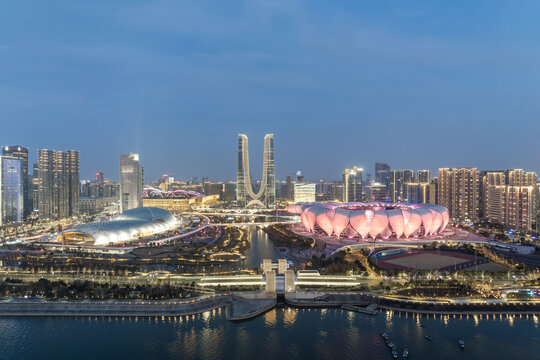 杭州奥体中心体育馆夜景