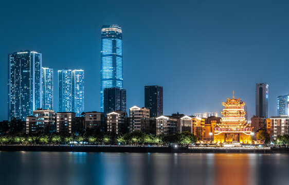 广西柳州西来寺江边全景