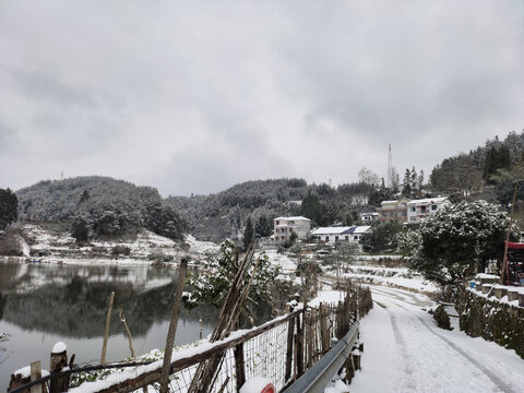 乡村雪景