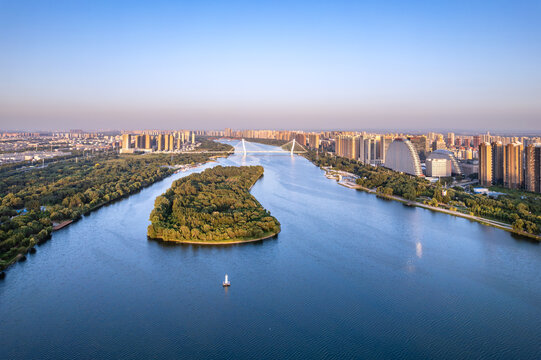 夕阳下的中国辽宁沈阳浑河风景