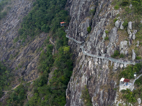 信宜石根山玻璃栈道航拍