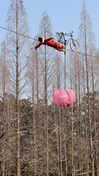 高空自行车表演