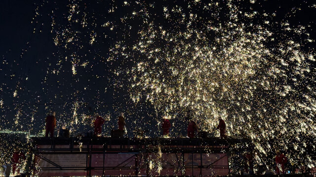 打铁花表演