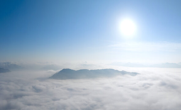 宁洱锦袍山航拍全景图