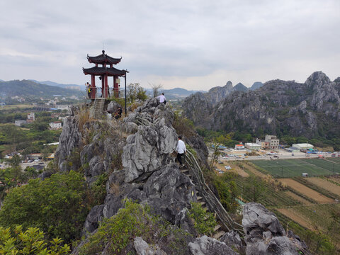 广西玉林北流勾漏洞山顶风光