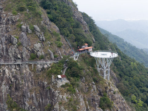 信宜石根山玻璃栈道航拍图