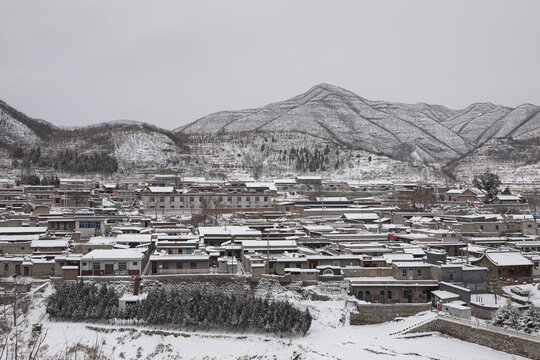 雪中的下董寨古村